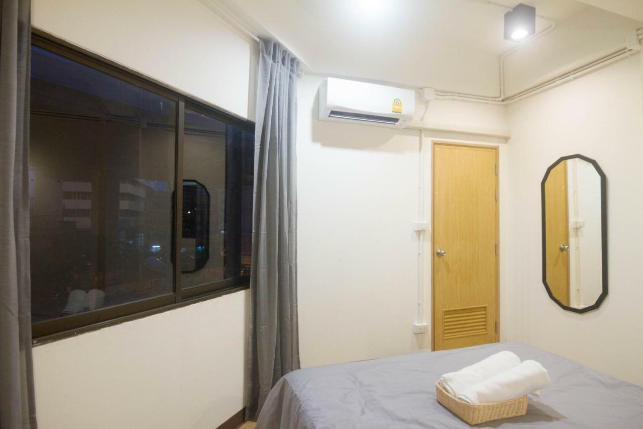 Grey Sheep Hostel Bangkok Extérieur photo